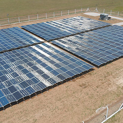 Parque solar fotovoltaico 332 KW Huanguelen provincia de Buenos Aires.
Sistema PEG este/oeste única instalación de este tipo en Argentina.